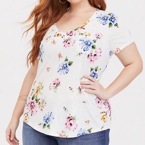 Torrid size 5 floral v neck pocket tee